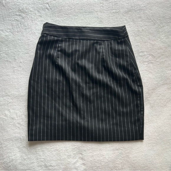 H&M DIVIDED X BlackPink Black / Pinstriped Skirt ( Size 0 ) - Picture 3 of 6